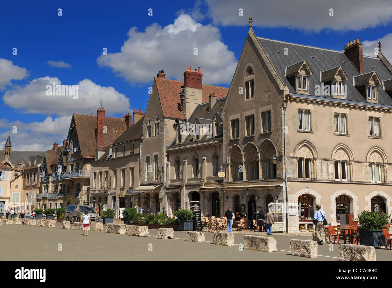 Chartres, old houses on the south side of the famous cathedral Stock ...