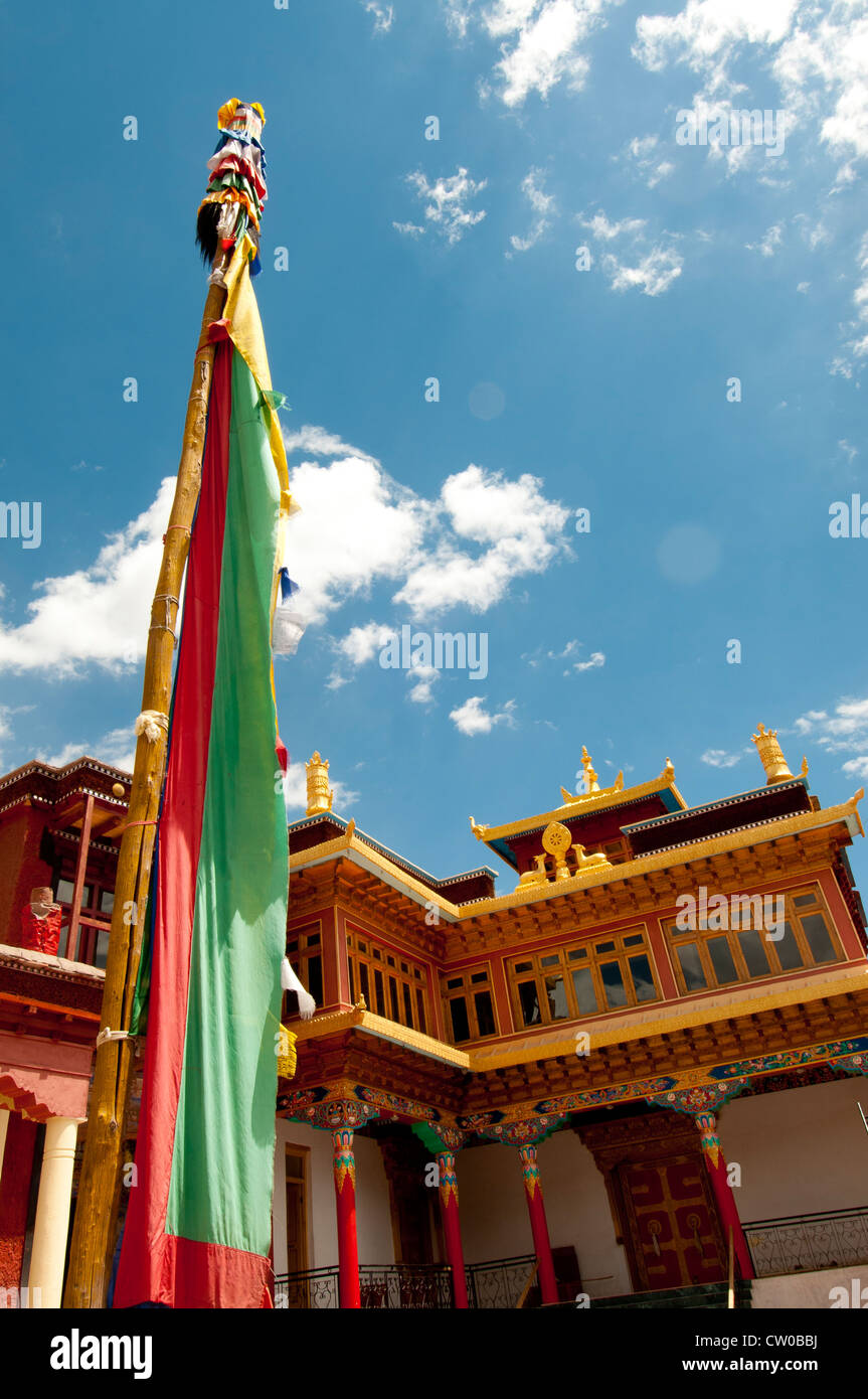 Prayer flag pole and stucco and wooden building at Stok Palace, Stok, Ladakh, India. Stock Photo