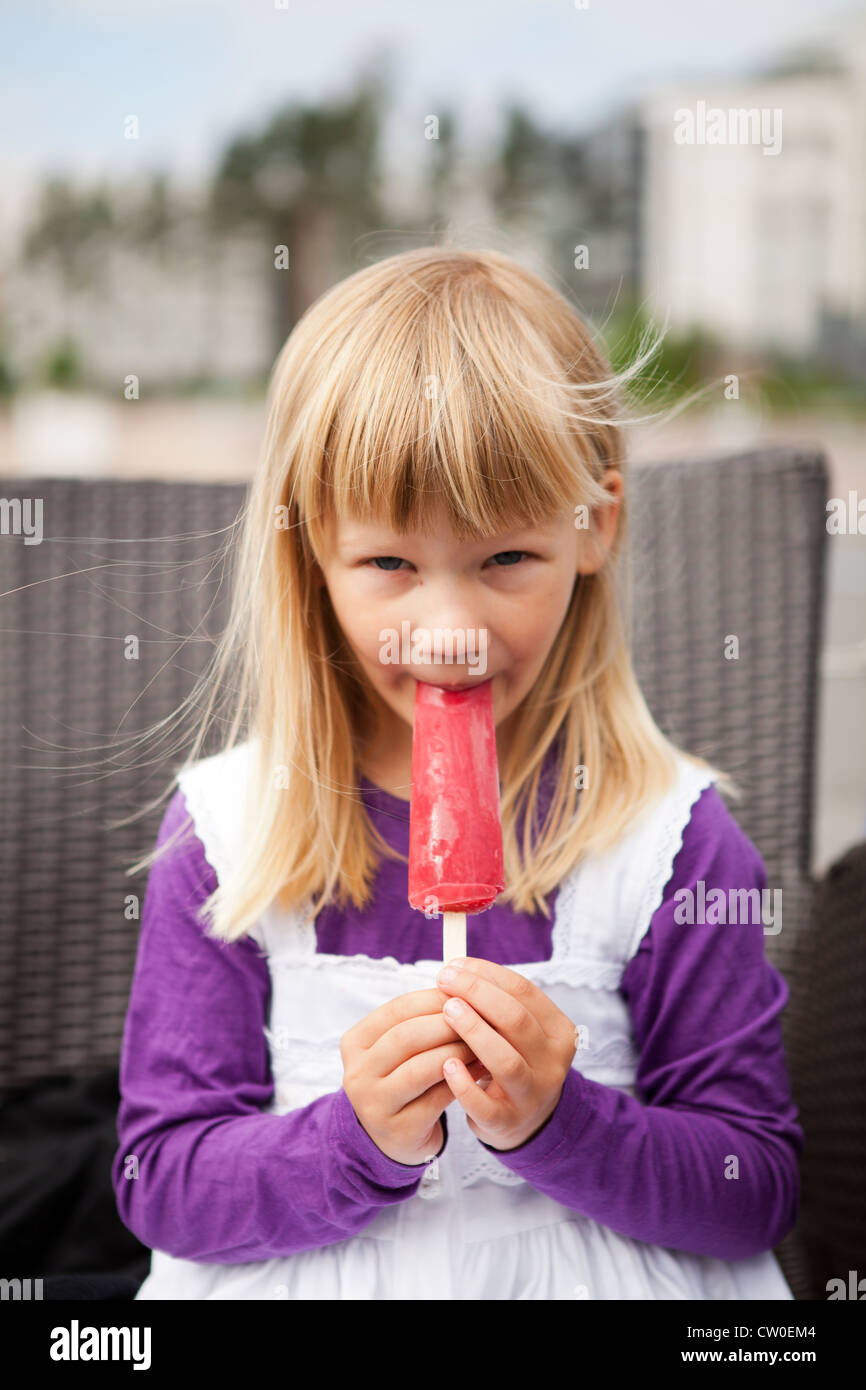 little girls popsicle Portrait of little girl outside on a summer day with a popsicle Stock Photo  - Alamy