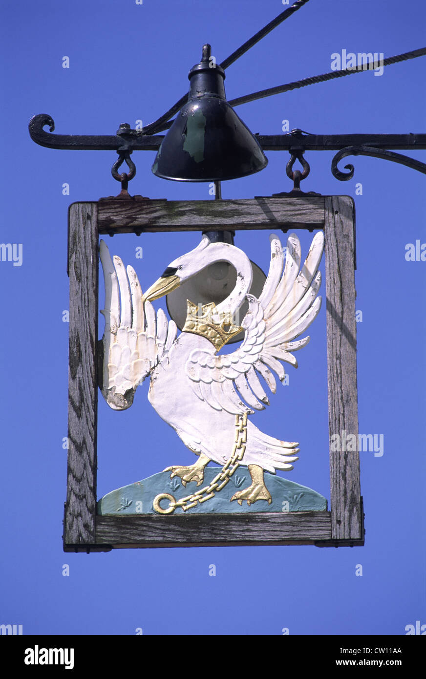 Stratford-upon-Avon, Wooden sign hanging outside The White Swan ...