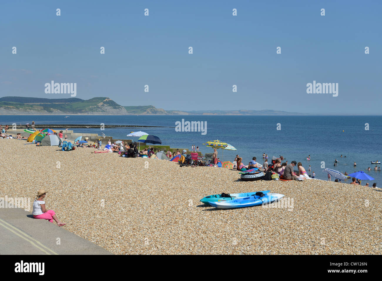 Lyme regis dorset beach hi-res stock photography and images - Alamy