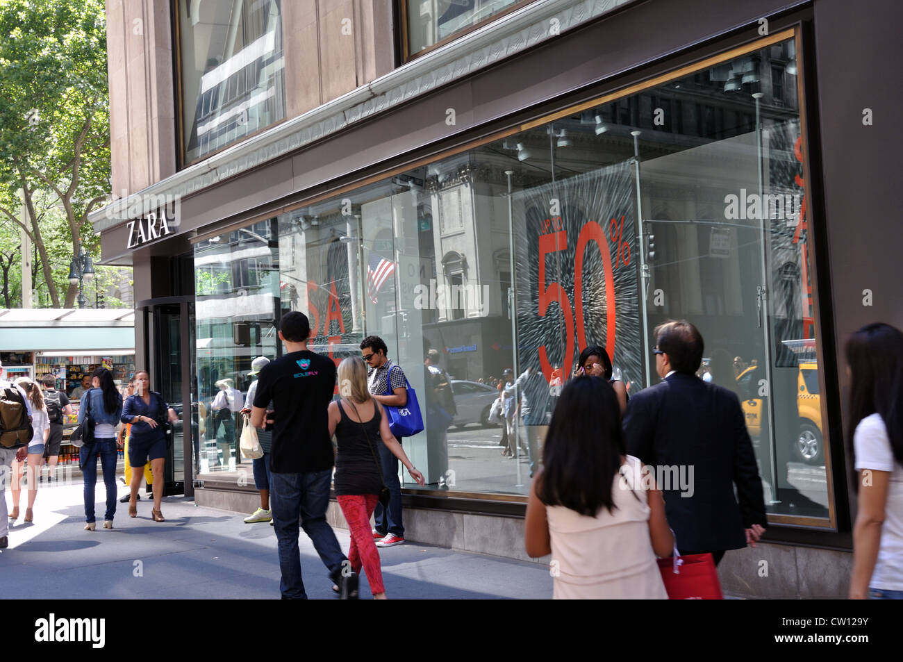 Zara designer fashion store, New York, USA Stock Photo - Alamy