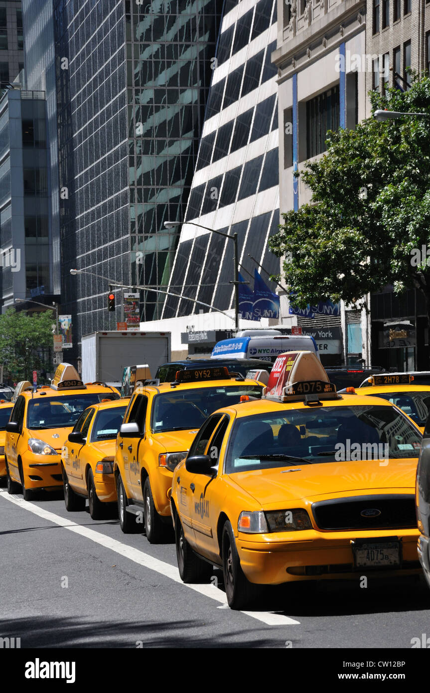 Taxis new york queue hi-res stock photography and images - Alamy Taxis new york queue hi-res stock photography and images - Alamy