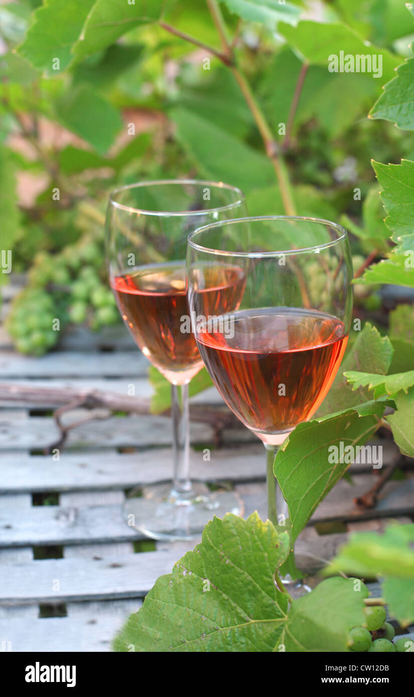 Rose wine and grapes Stock Photo Alamy