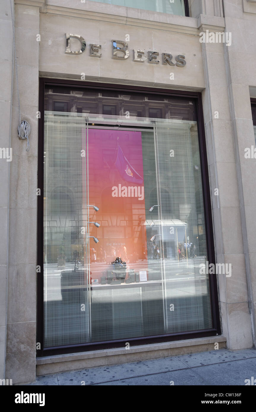 De Beers store Stock Photo - Alamy