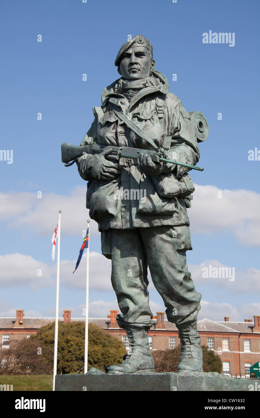 City of Portsmouth, England. The Yomper bronze statue at the Royal Marines  Museum entrance on Eastney Esplanade Stock Photo - Alamy