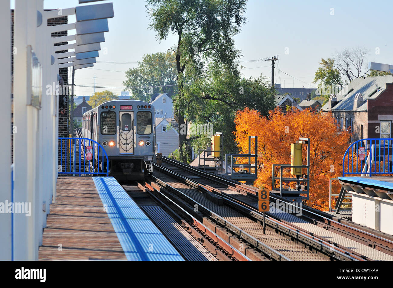 USA, Chicago, Illinois A CTA rapid transit Pink Line elevated train