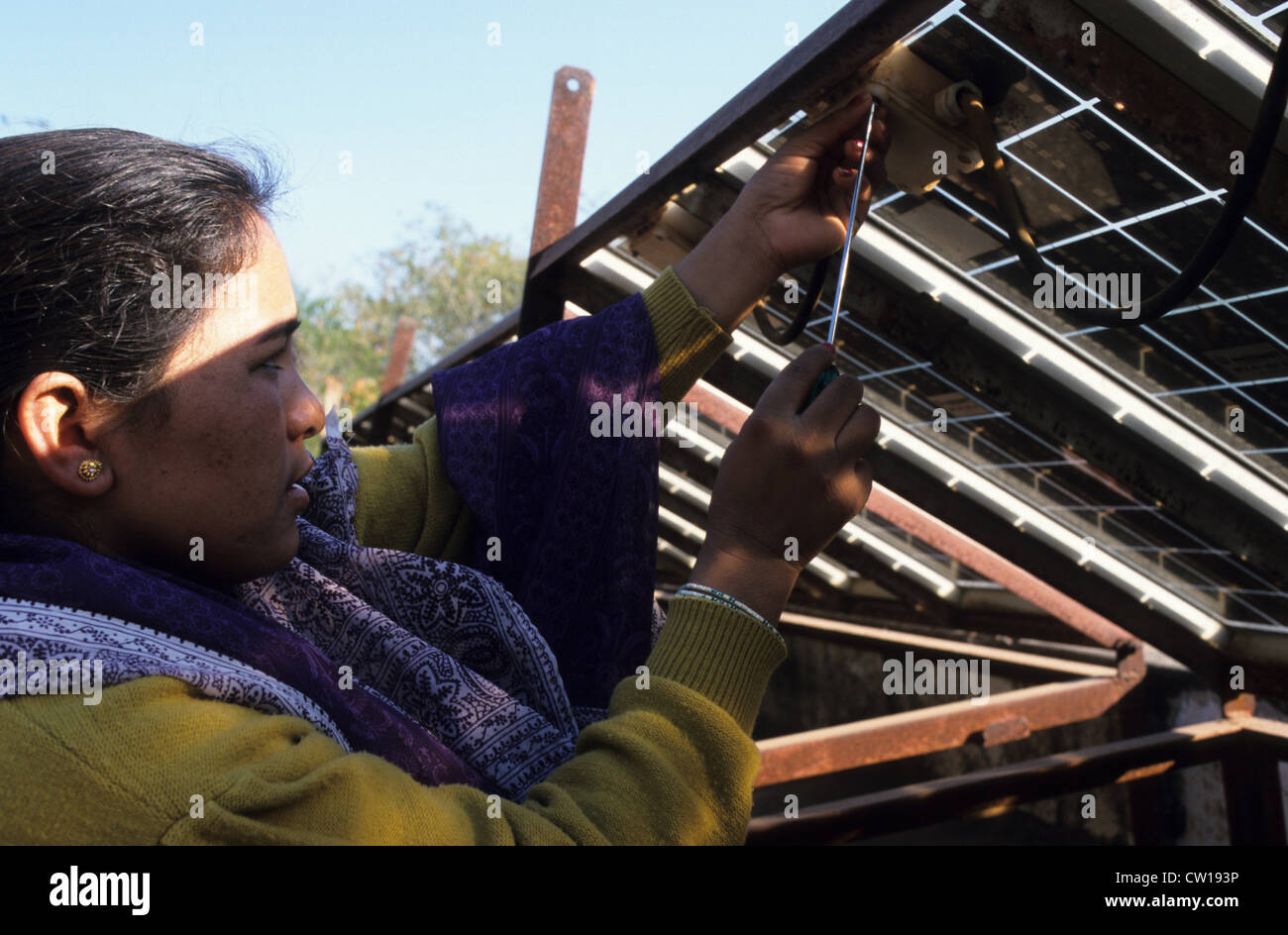 INDIA Rajasthan solar workshop of Tilonia barefoot college, woman repair solar PV panel Stock Photo