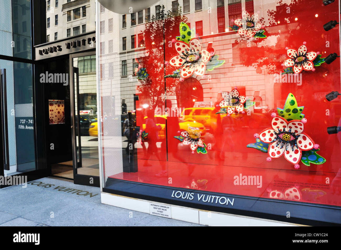 Louis Vuitton store facade, Fifth Avenue, New York City, USA Stock Photo -  Alamy