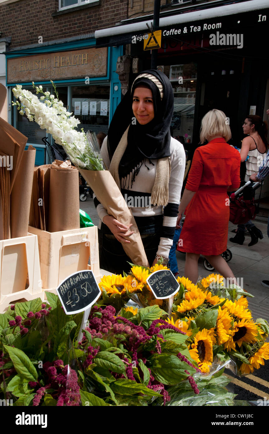 Hackney. Broadway market. Flower stall Stock Photo Alamy