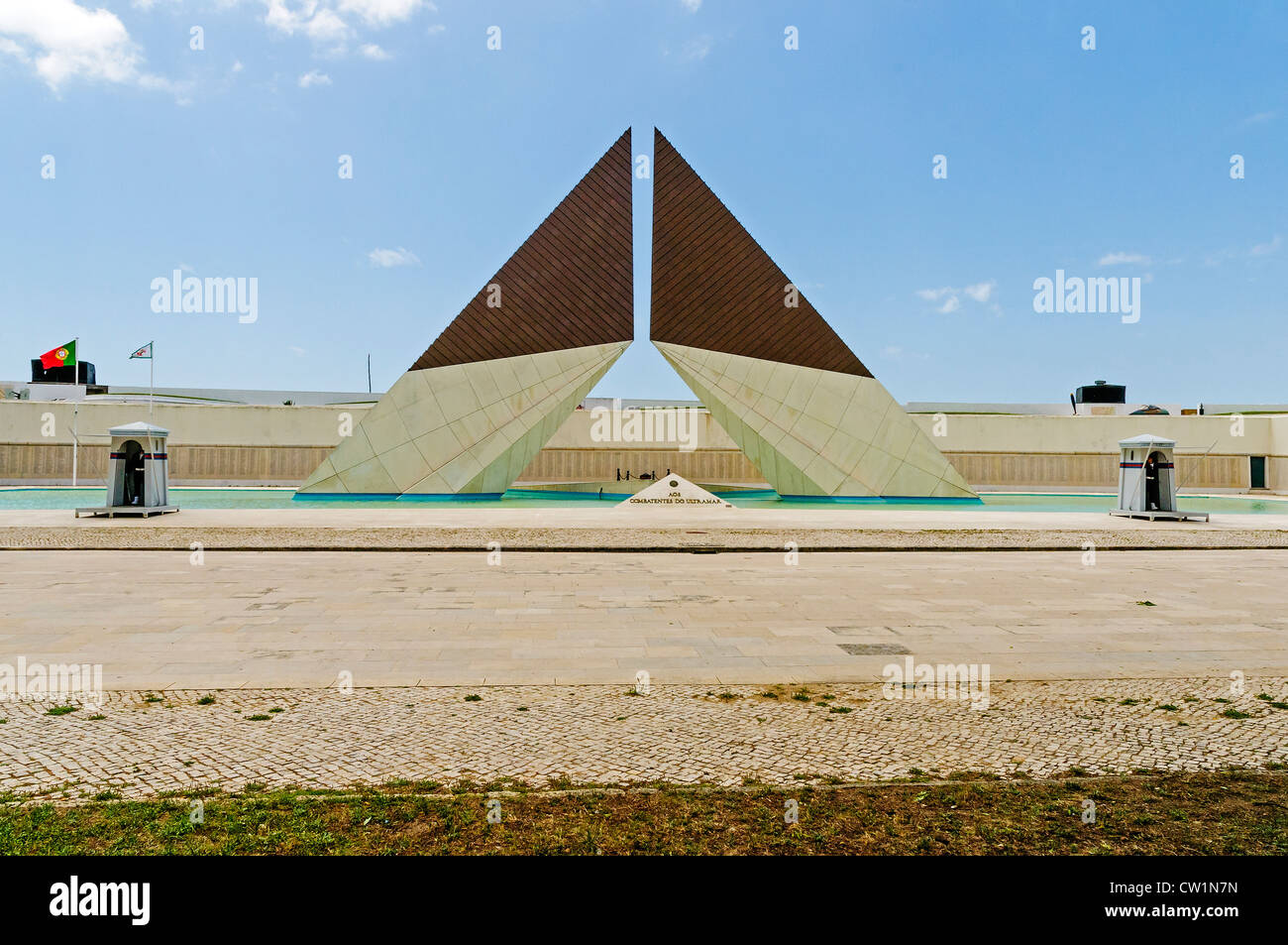 The simple geometrical sculpting of the Colonial War Monument  directs the attention towards the National Flame in the centre. Stock Photo