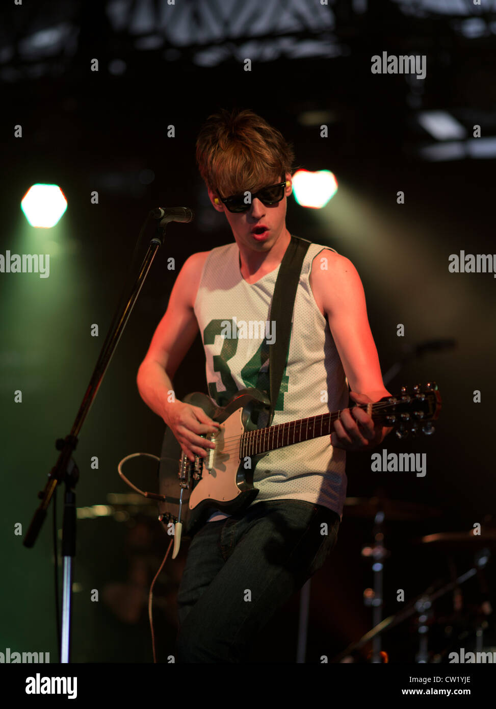 Vocalist guitarist hi-res stock photography and images - Alamy