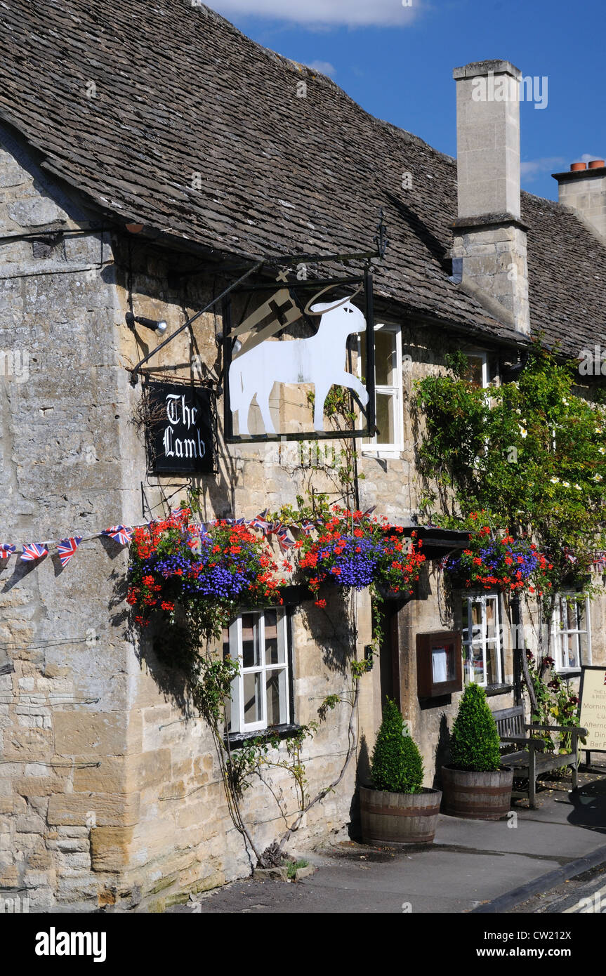 The Lamb Inn, in Burford, Oxfordshire, England Stock Photo - Alamy