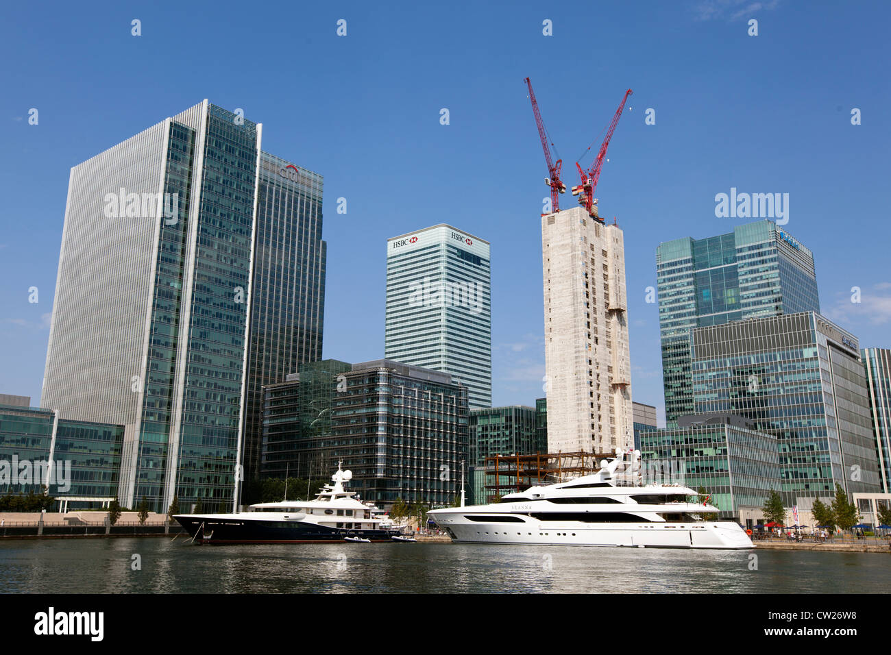 yacht in canary wharf