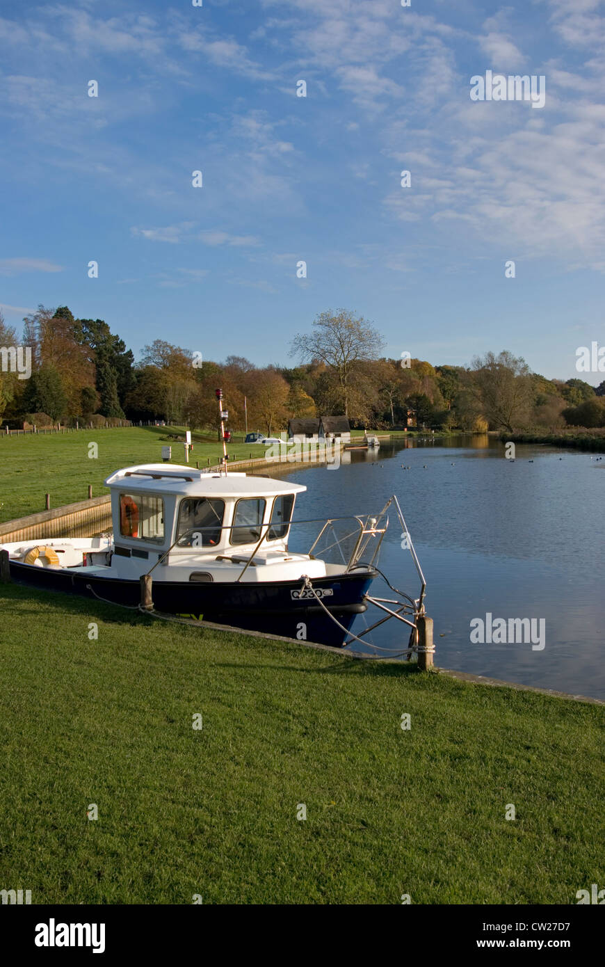 Autumn on along the River Bure at Coltishall part of the Norfolk Broads, Norfolk Stock Photo