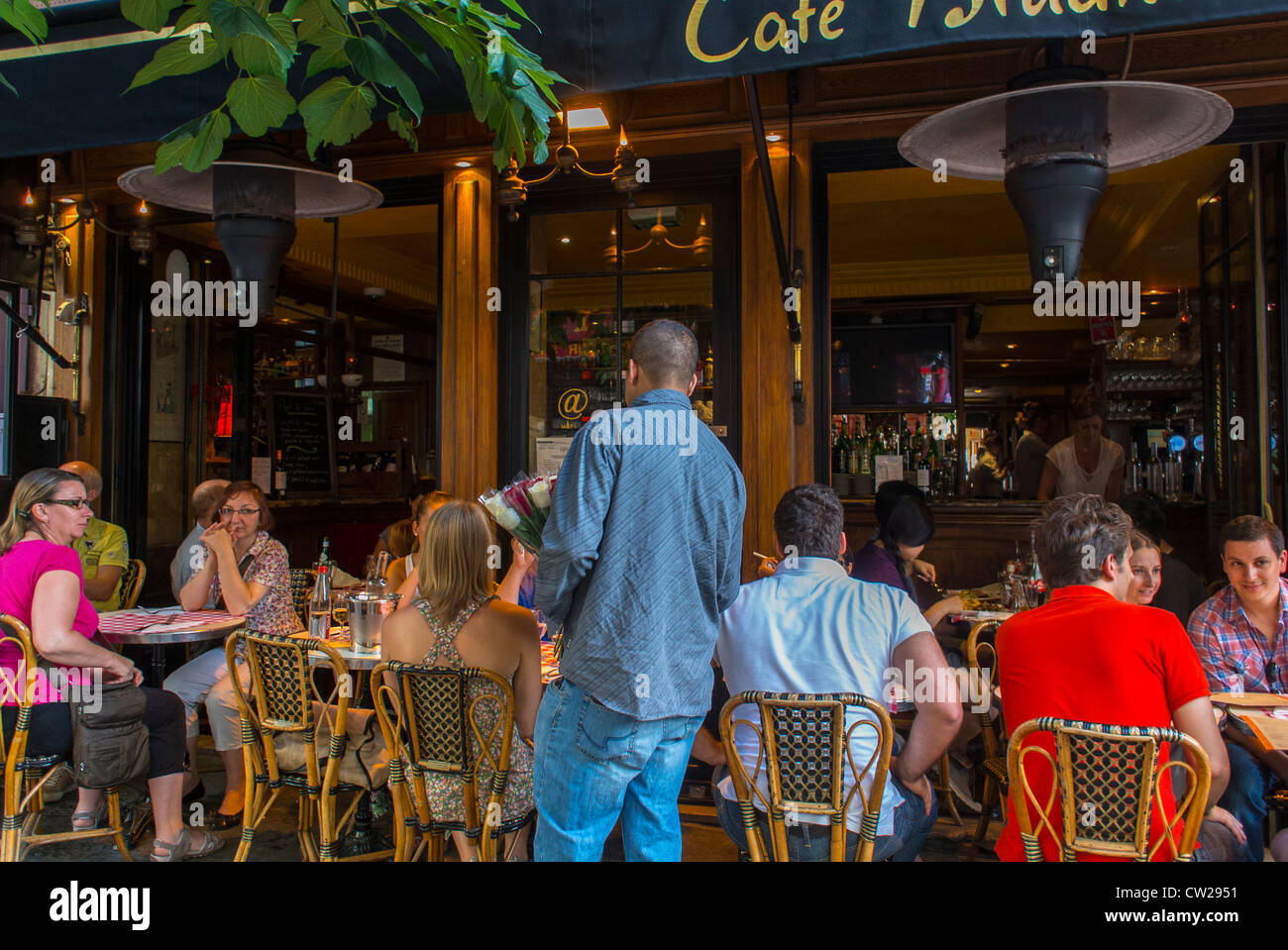 Sharing drinks french bistro hires stock photography and images Alamy