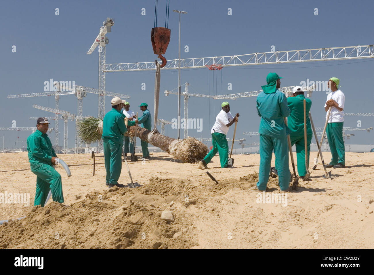 Dubai, construction workers Stock Photo Alamy