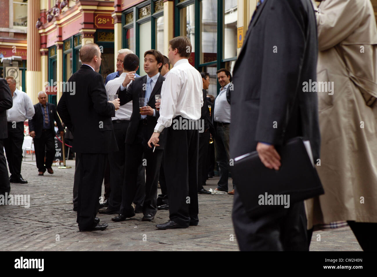 London, Leadenhall Market, lunch at the Stock Exchange district Stock Photo