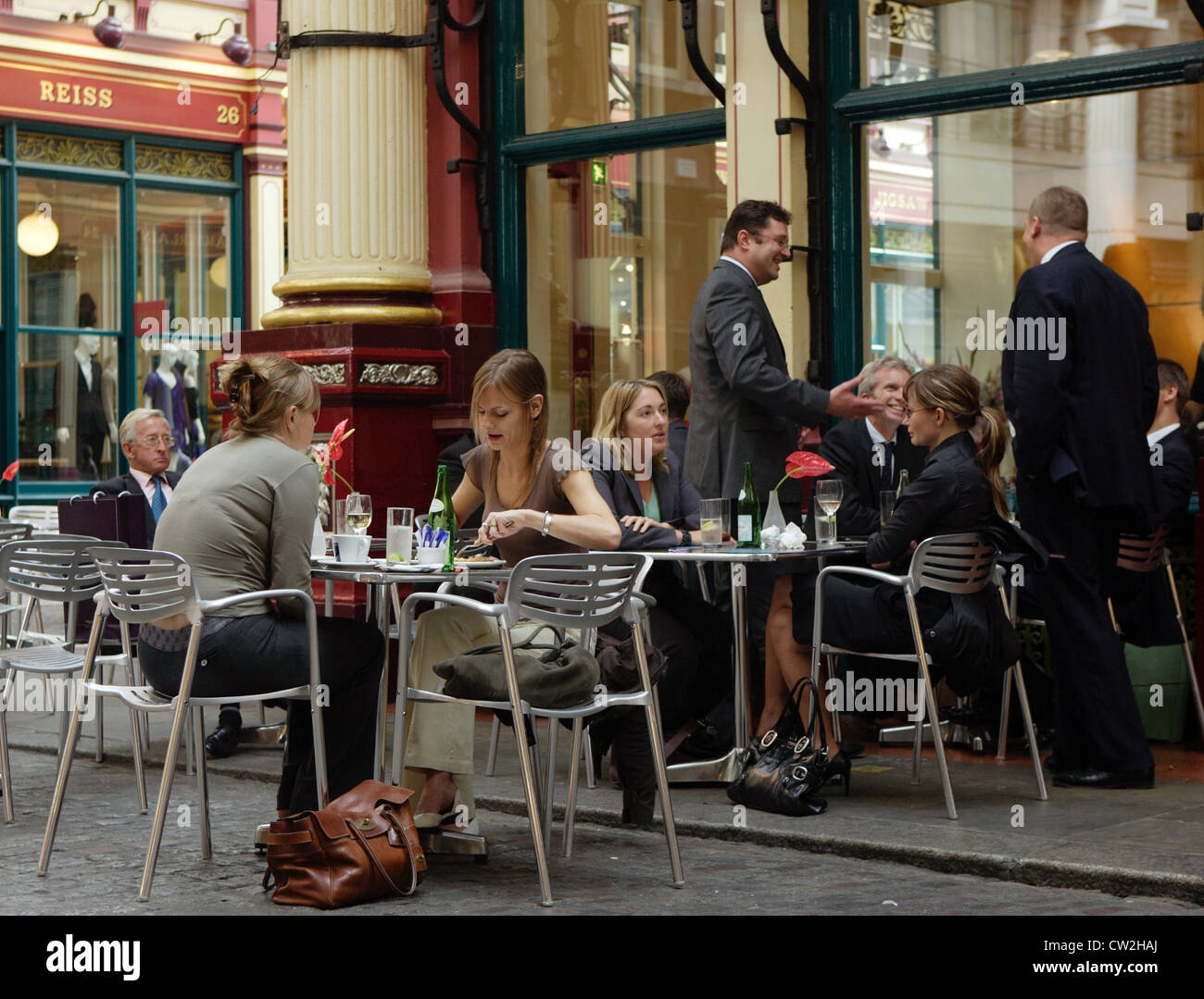 London, Leadenhall Market, lunch at the Stock Exchange district Stock Photo