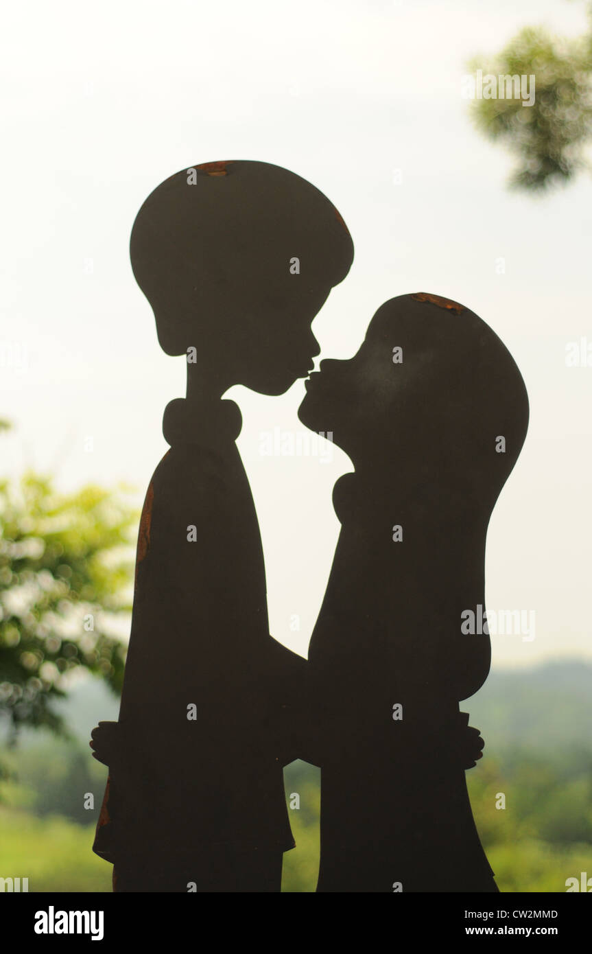 Silhouette couple kissing Stock Photo - Alamy