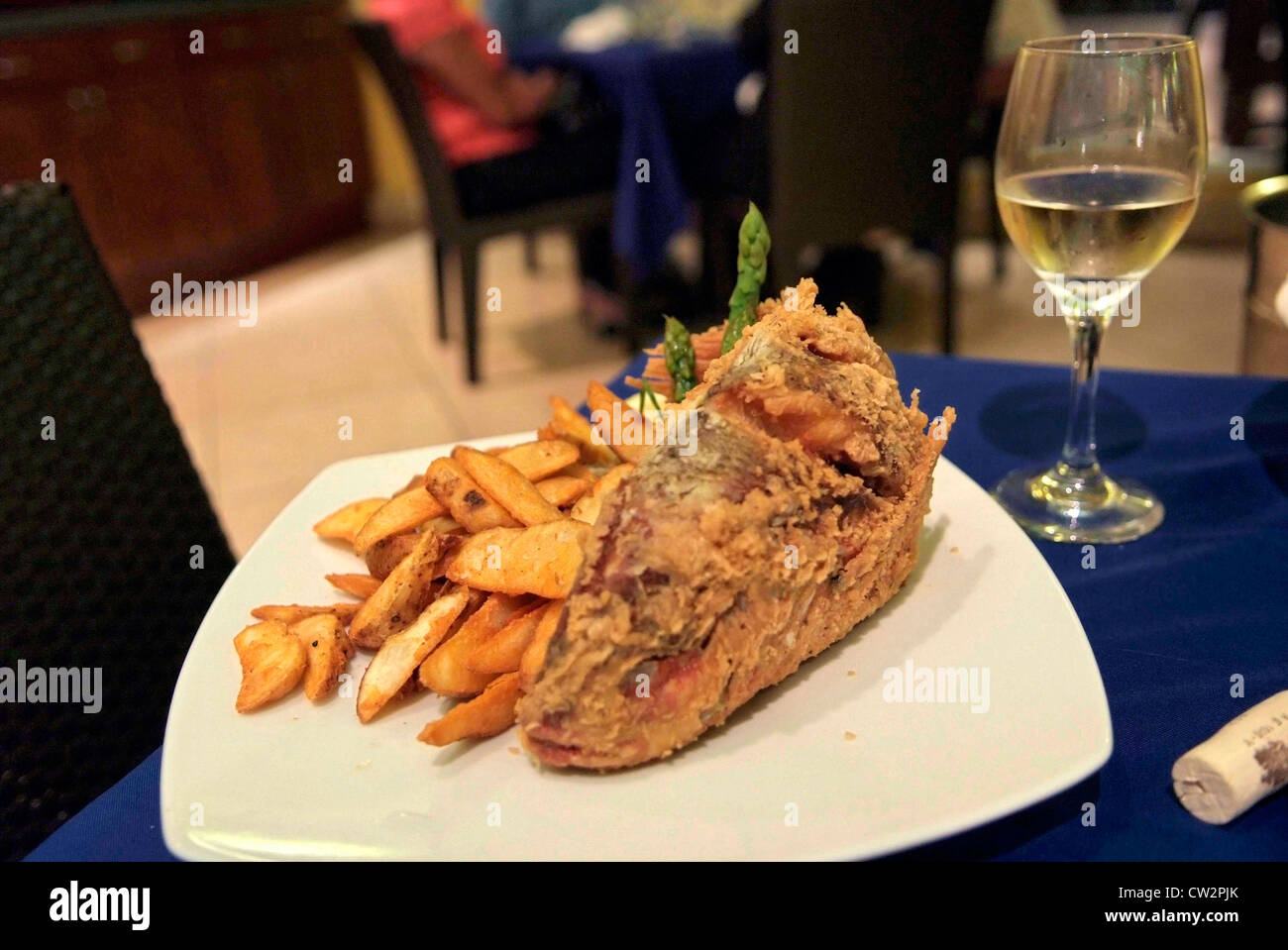 PUERTO RICO Embassy Suites Hotel Dorado Beach restaurant table