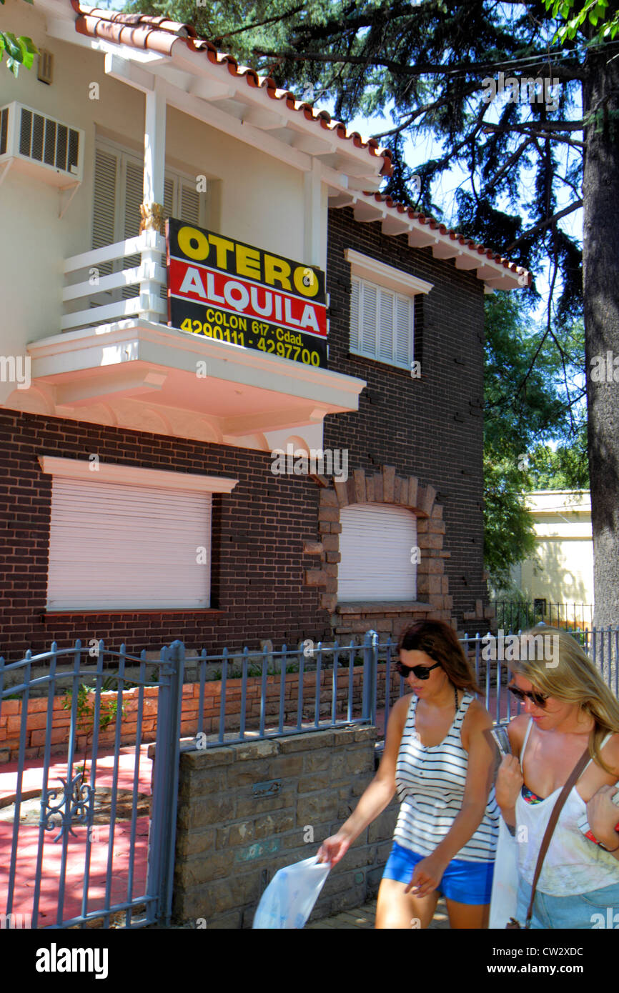 Mendoza Argentina,Avenida Emilio Civit,street,sidewalk,single family