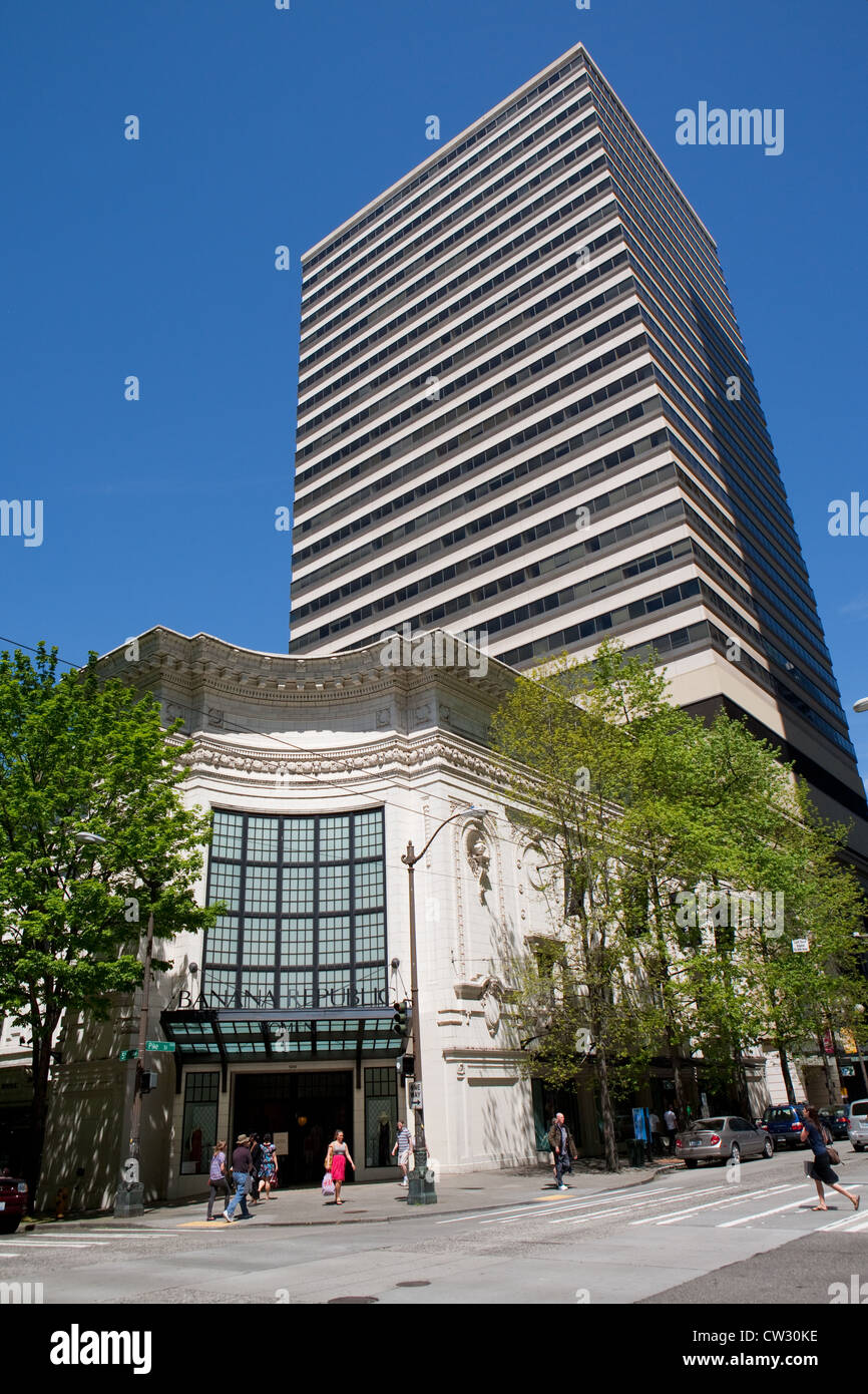 A building in seattle's financial district next to Banana Republic Stock Photo Alamy