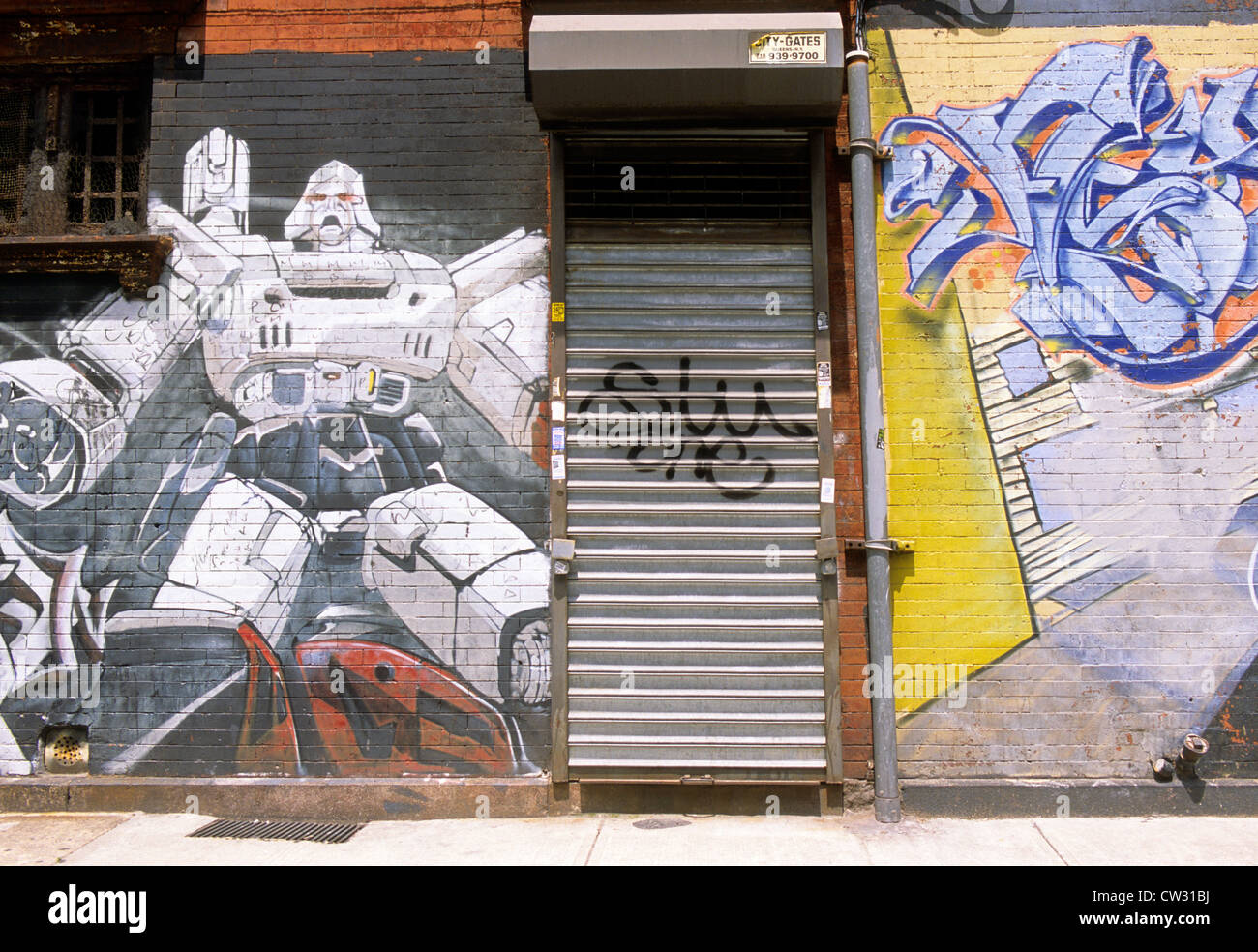 Street art New York. Graffiti wall painting in the Barrio. Pop culture mural in East Spanish Harlem, Upper Manhattan, New York City, USA Stock Photo