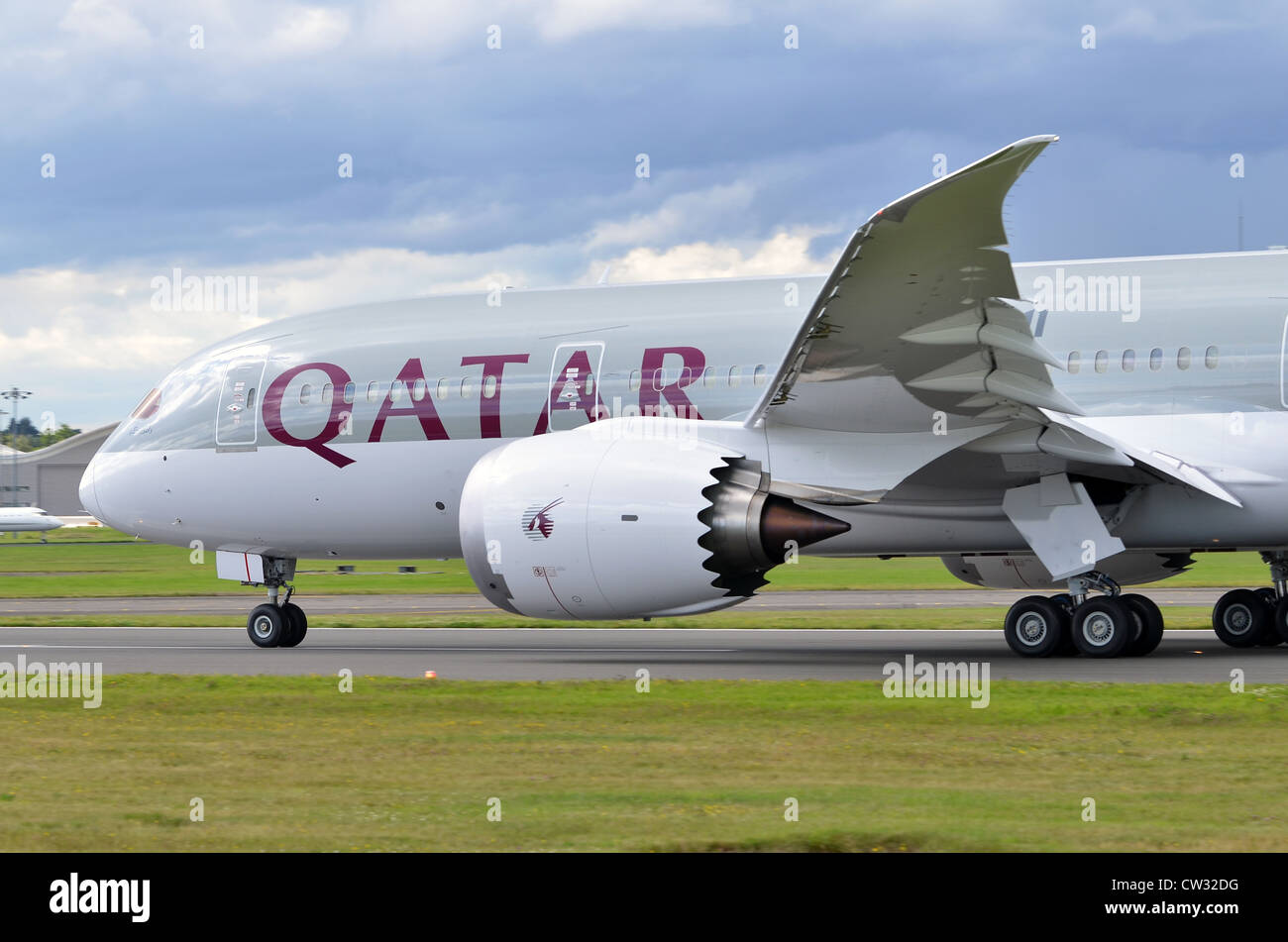 Boeing 787 Dreamliner in the colours of Qatar Airways beginning its take-off run at Farnborough International Airshow 2012 Stock Photo