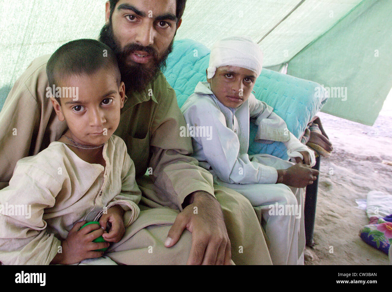 Earthquake victims in Muzaffarabad Hospital Stock Photo