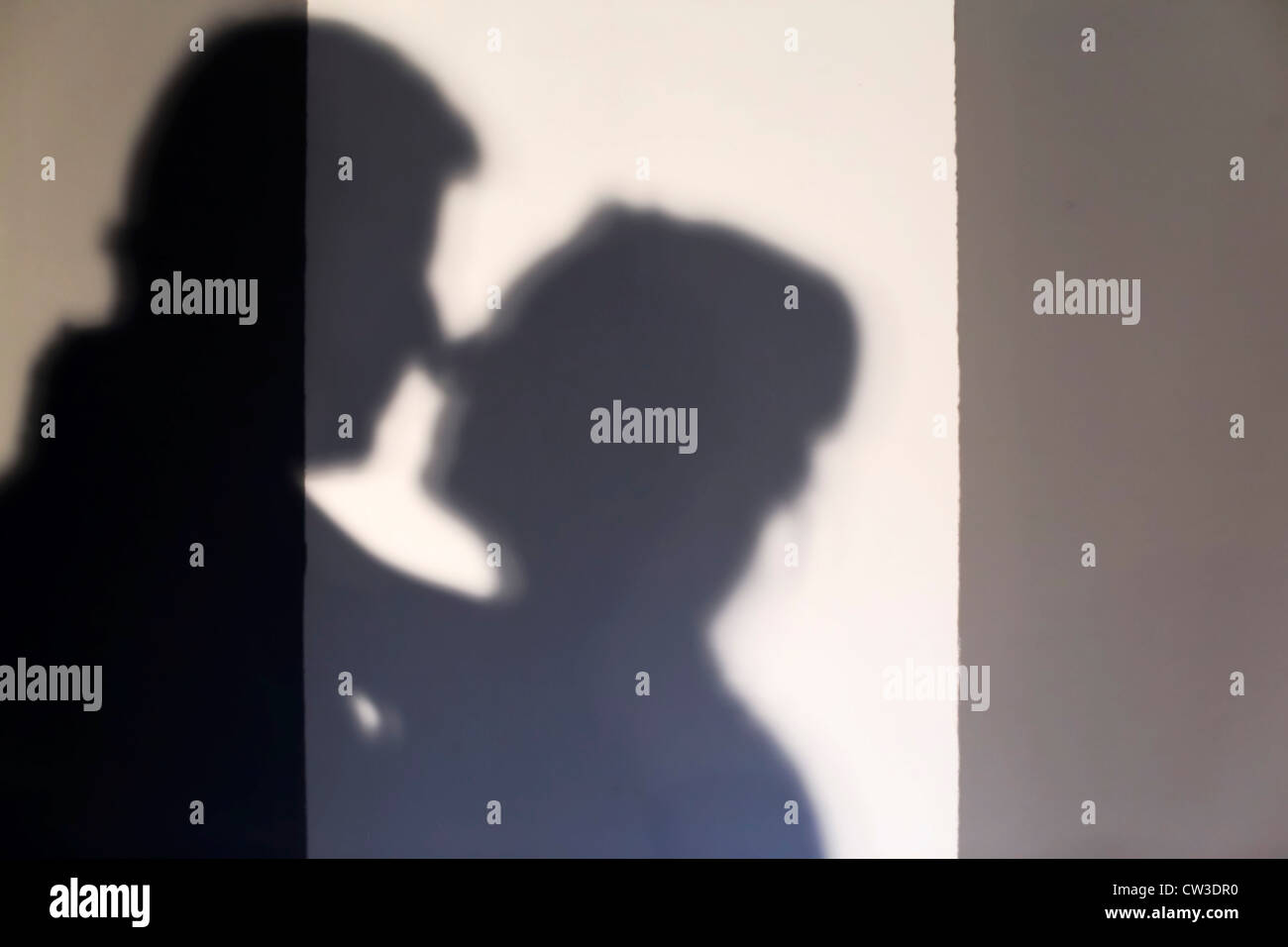 Couple kissing and silhouette hi-res stock photography and images - Alamy