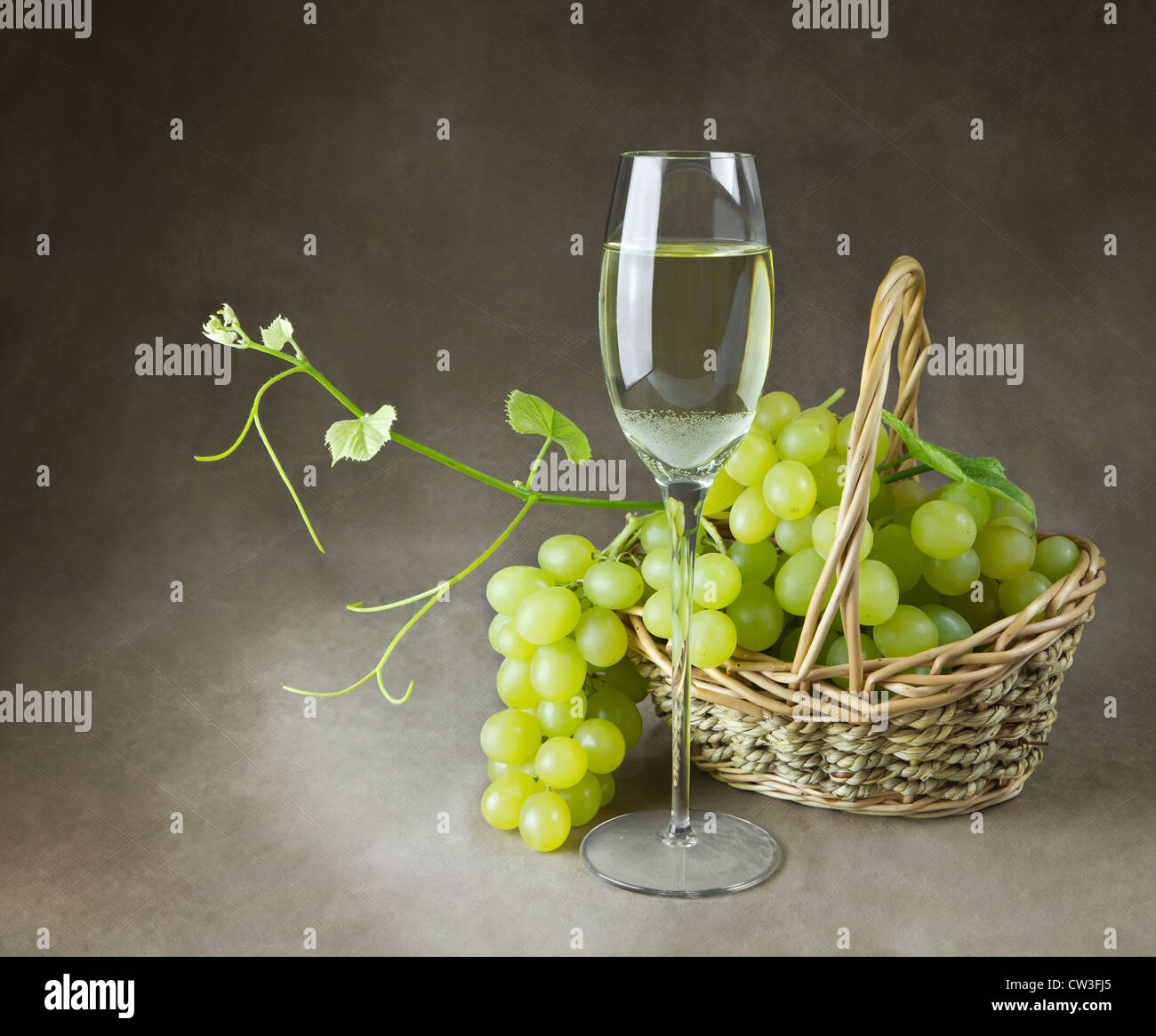 Still life with wine and grapes Stock Photo - Alamy
