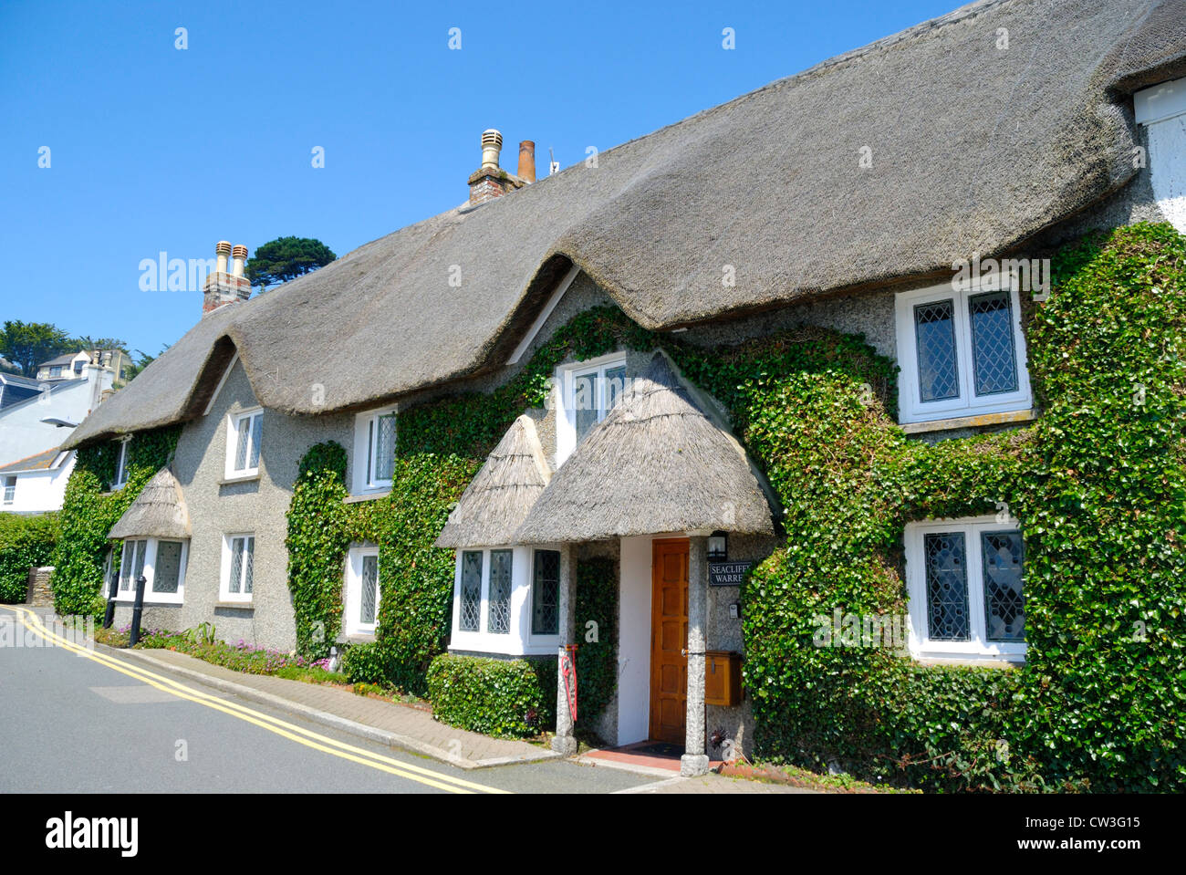 Thatched cottage at St. Mawes, Cornwall Stock Photo