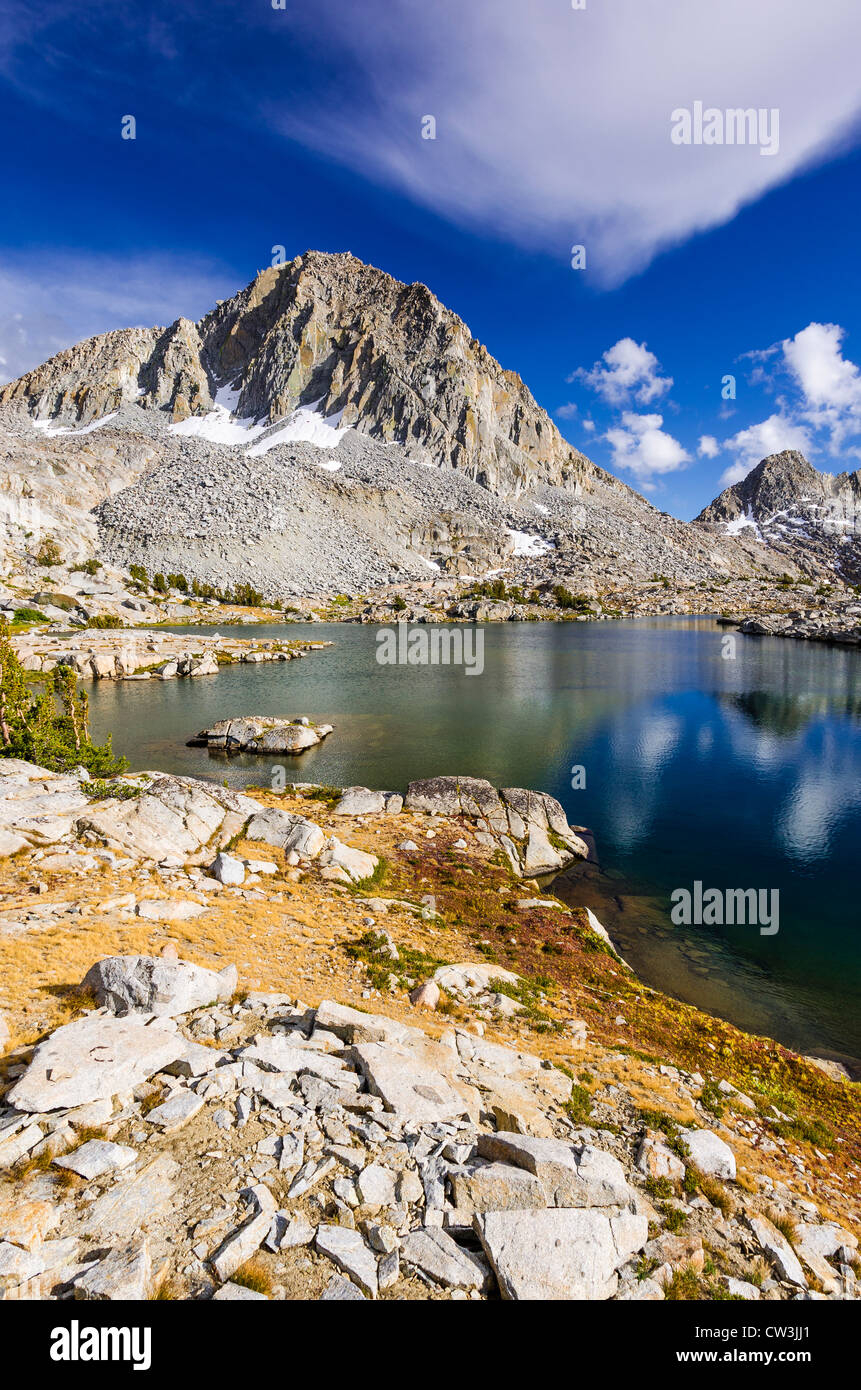 Alpine tarn and peaks above Dusy Basin, Kings Canyon National Park, California USA Stock Photo