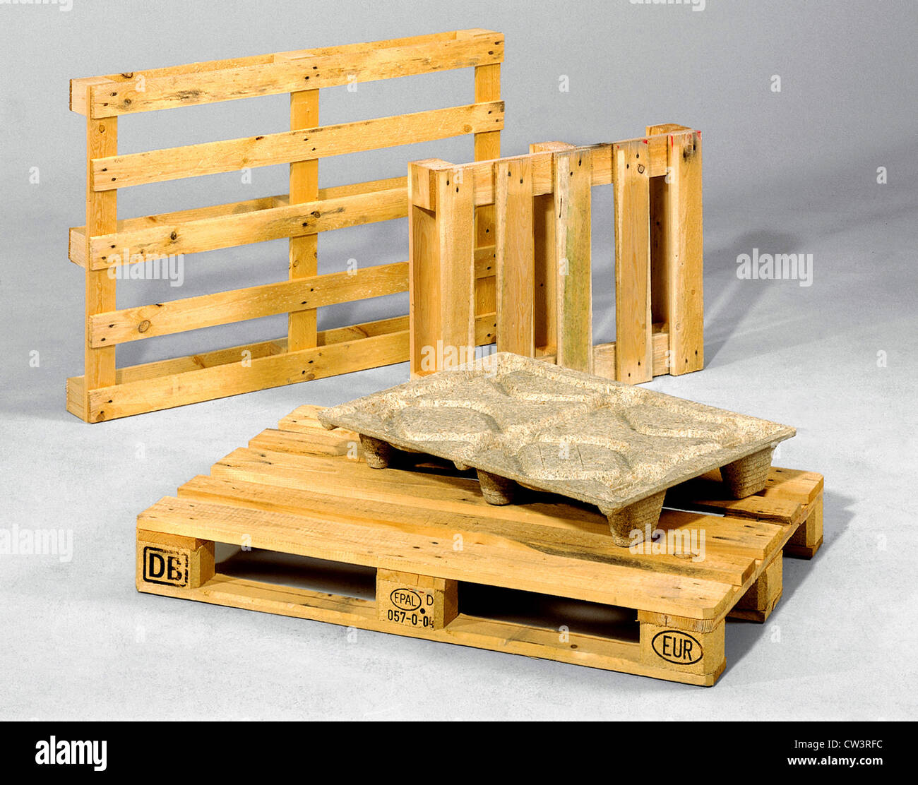 Presswood pallet hires stock photography and images Alamy
