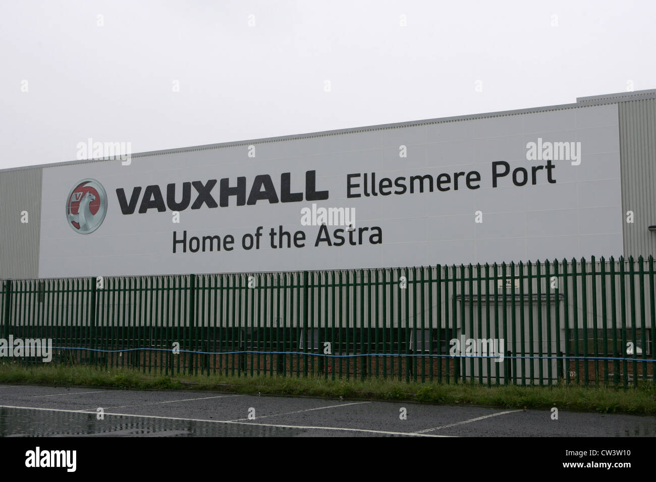 vauxhall ellesmere port factory july 2012 Stock Photo Alamy