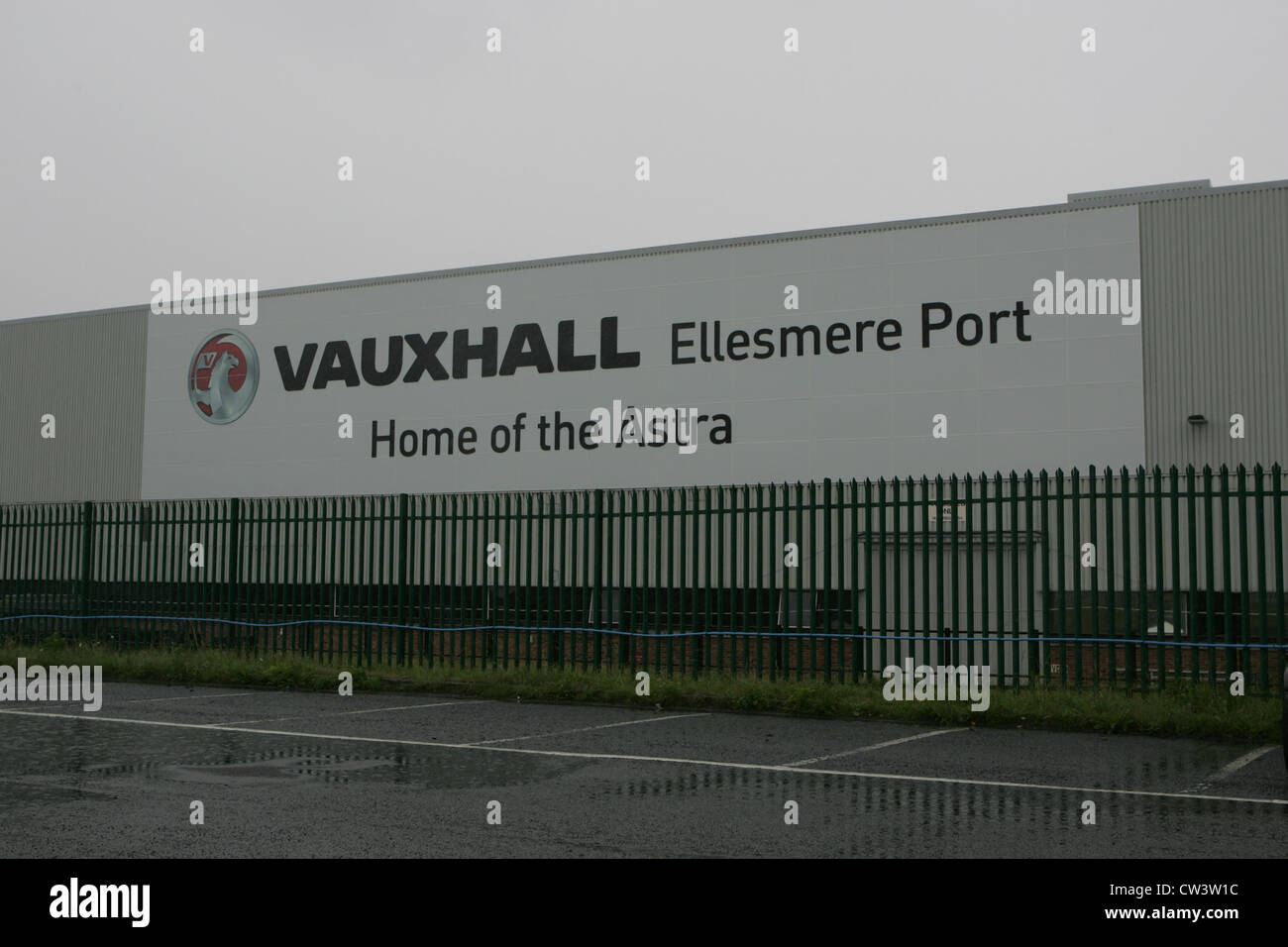 vauxhall ellesmere port factory Stock Photo Alamy