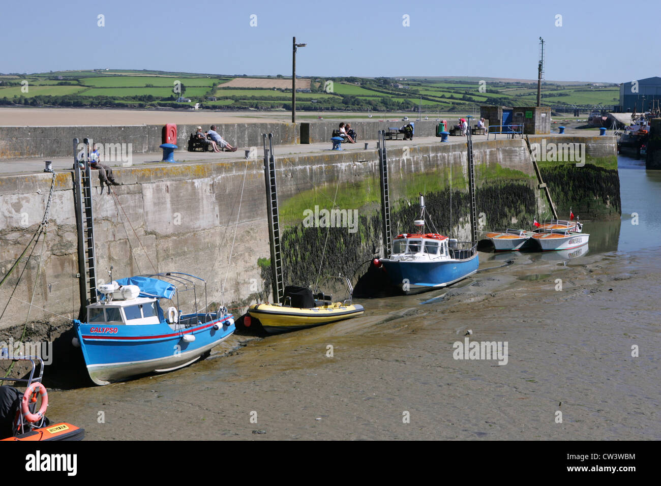 Cornwall padstow harbour hi-res stock photography and images - Alamy
