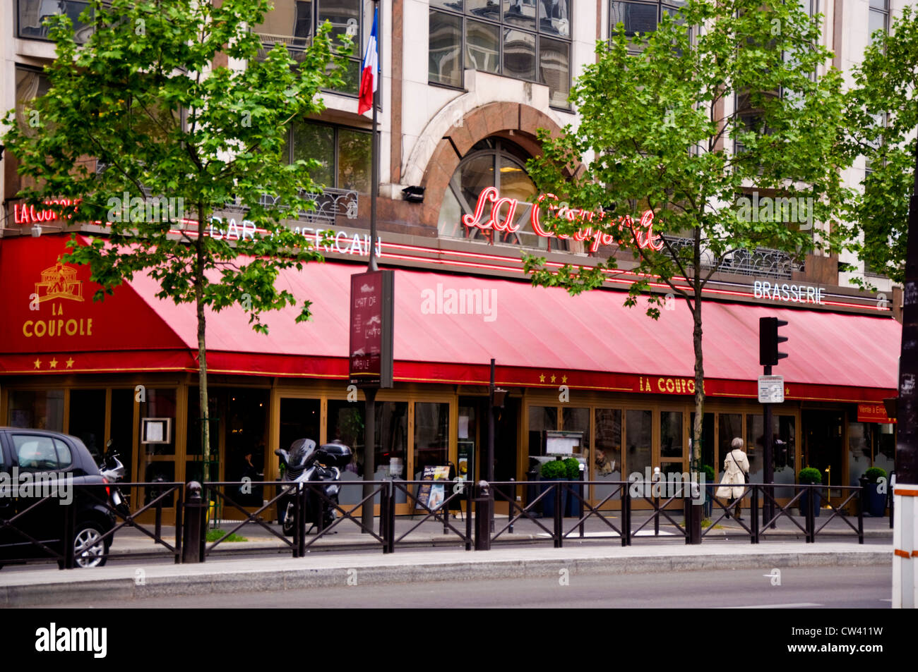 La Coupole restaurant brasserie famous Parisian establishment in 6th sixth Arrondisement Stock Photo