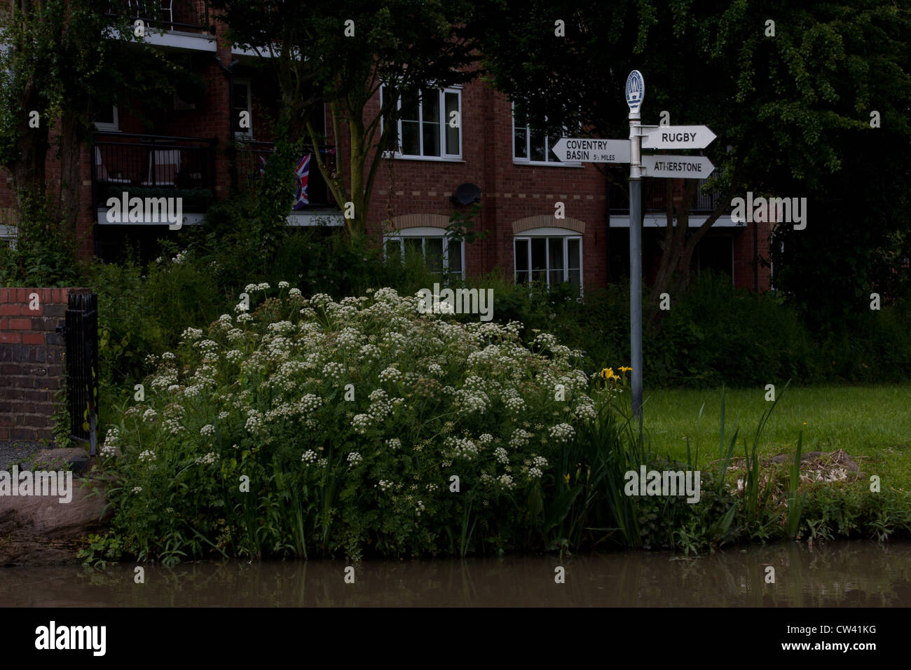 At Hwkesbury on the bank of Coventry canal a sign post pointing towards Coventry Basin, Rugby and Atherstone are seen Stock Photo