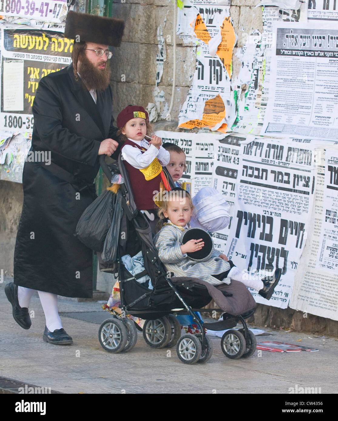 Ultra Orthodox family during Purim in Mea Shearim Jerusalem Stock Photo