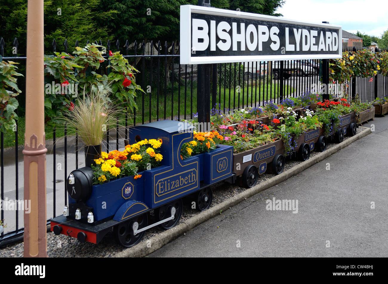 PLATFORM FLORAL DISPLAY.  BISHOPS LYDEARD.  WEST SOMERSET RAILWAY.  SOMERSET.  ENGLAND.  UK Stock Photo