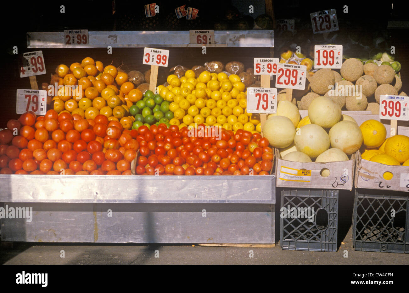 Stand side by side hi-res stock photography and images - Alamy