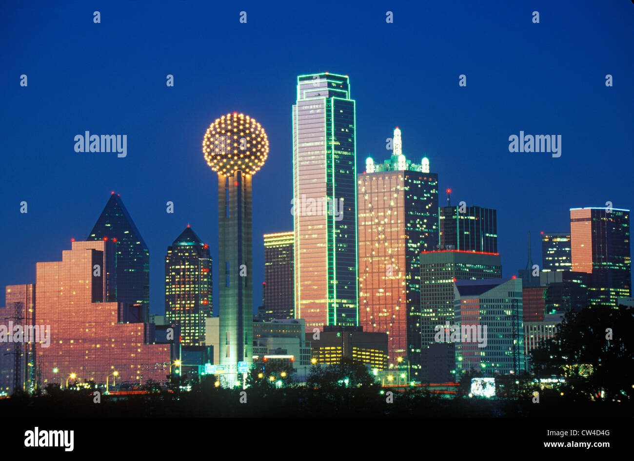 Dallas, TX skyline at night with Reunion Tower Stock Photo Alamy