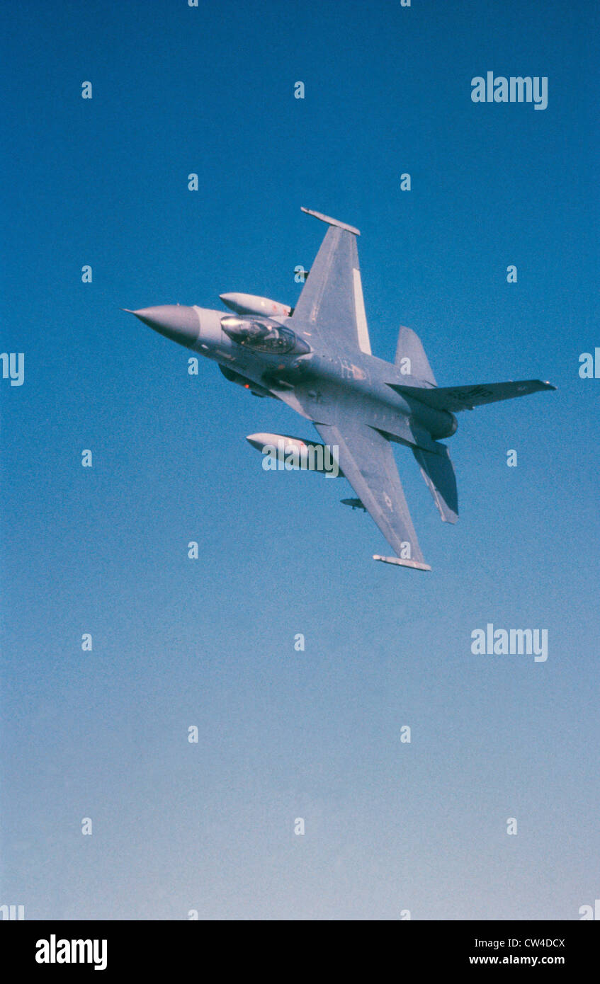 Low angle view of an F-16 Fighting Falcon in flight Stock Photo