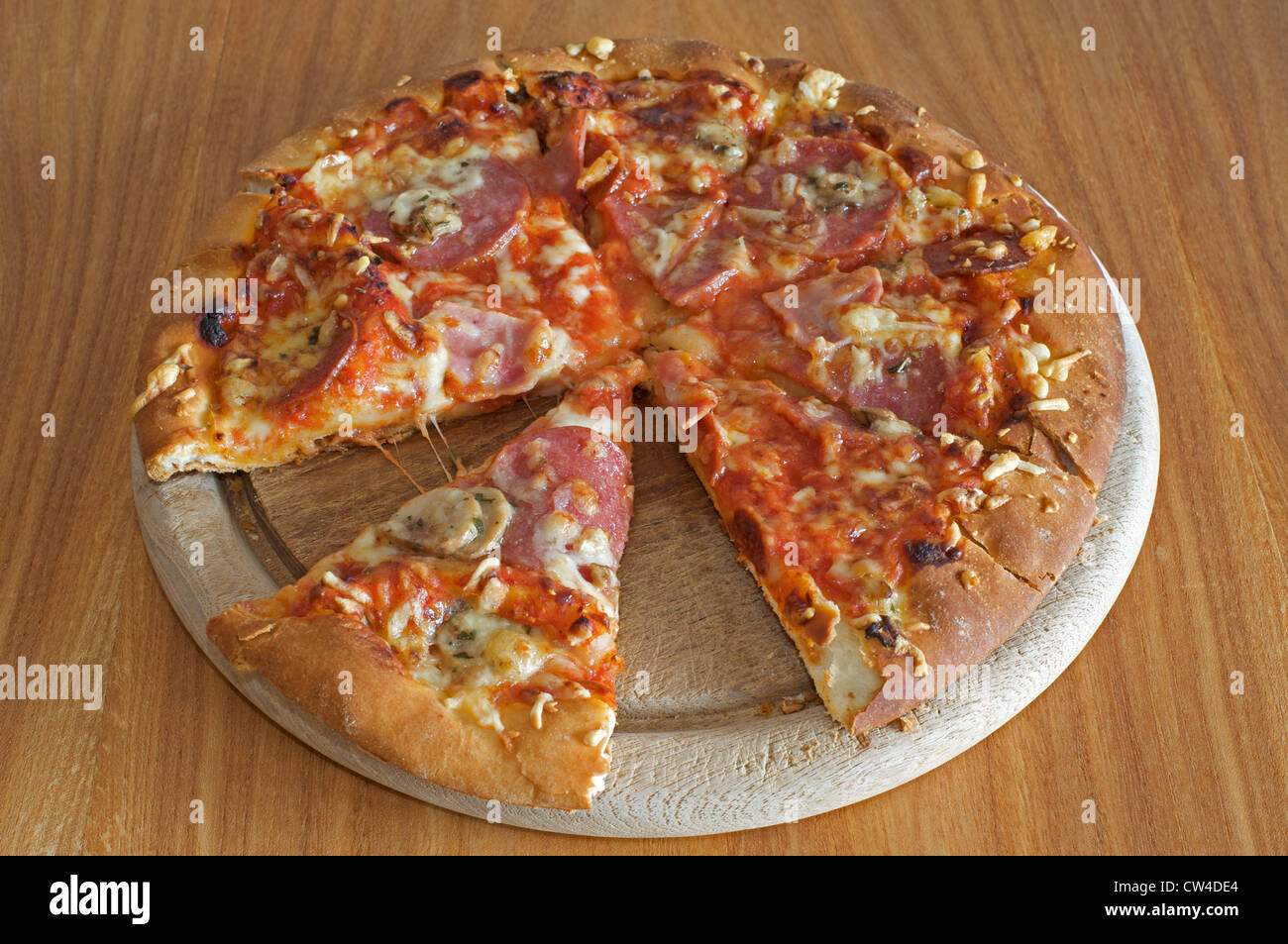 Aldi supermarket pepperoni pizza Stock Photo Alamy
