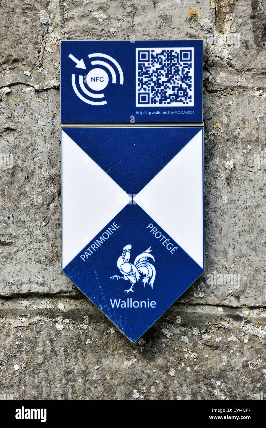 Shield with logo of cultural heritage building / Patrimoine Protégé ...