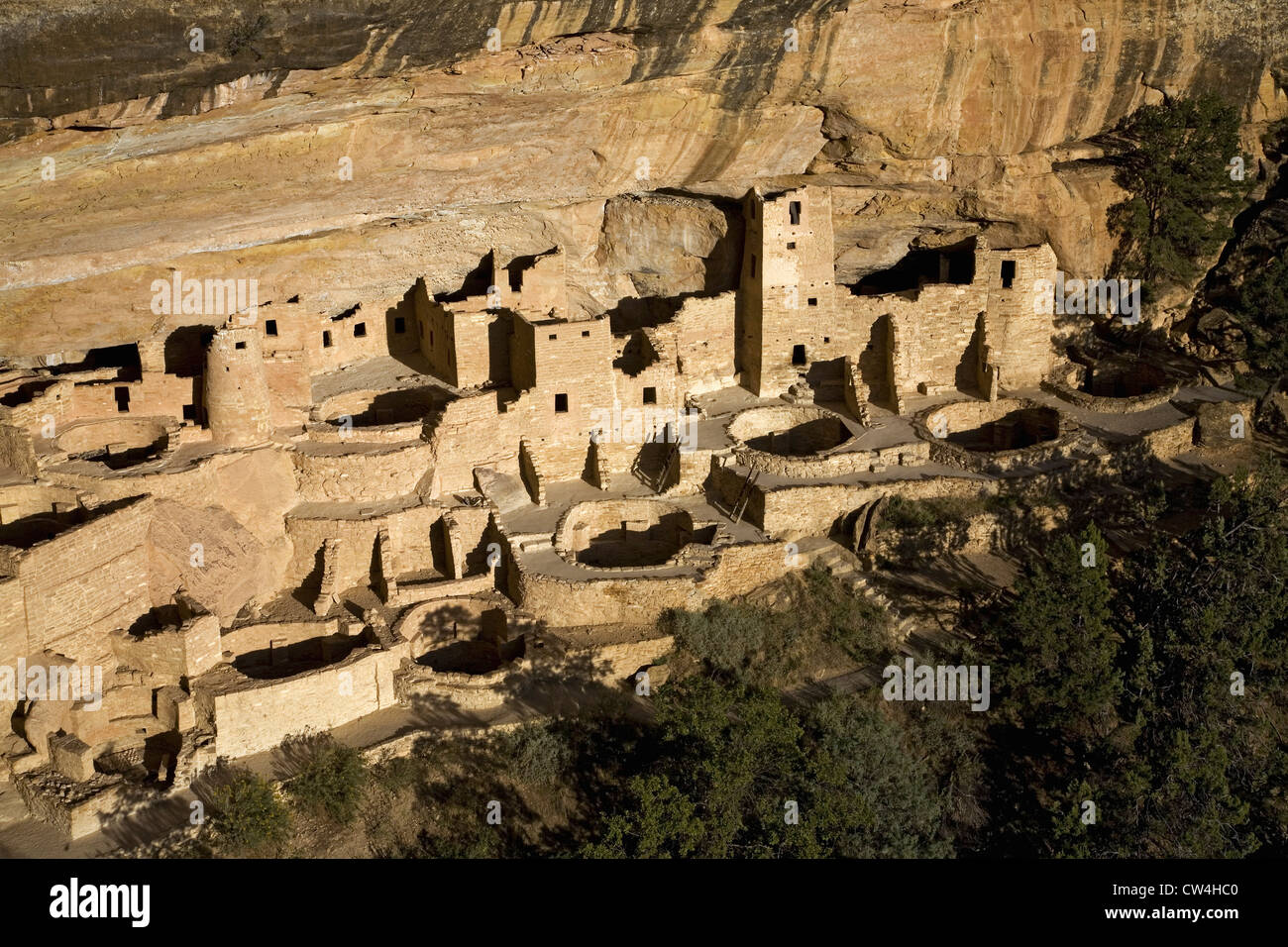 Cliff Palace cliff dwelling Indian ruin, the largest in North America ...