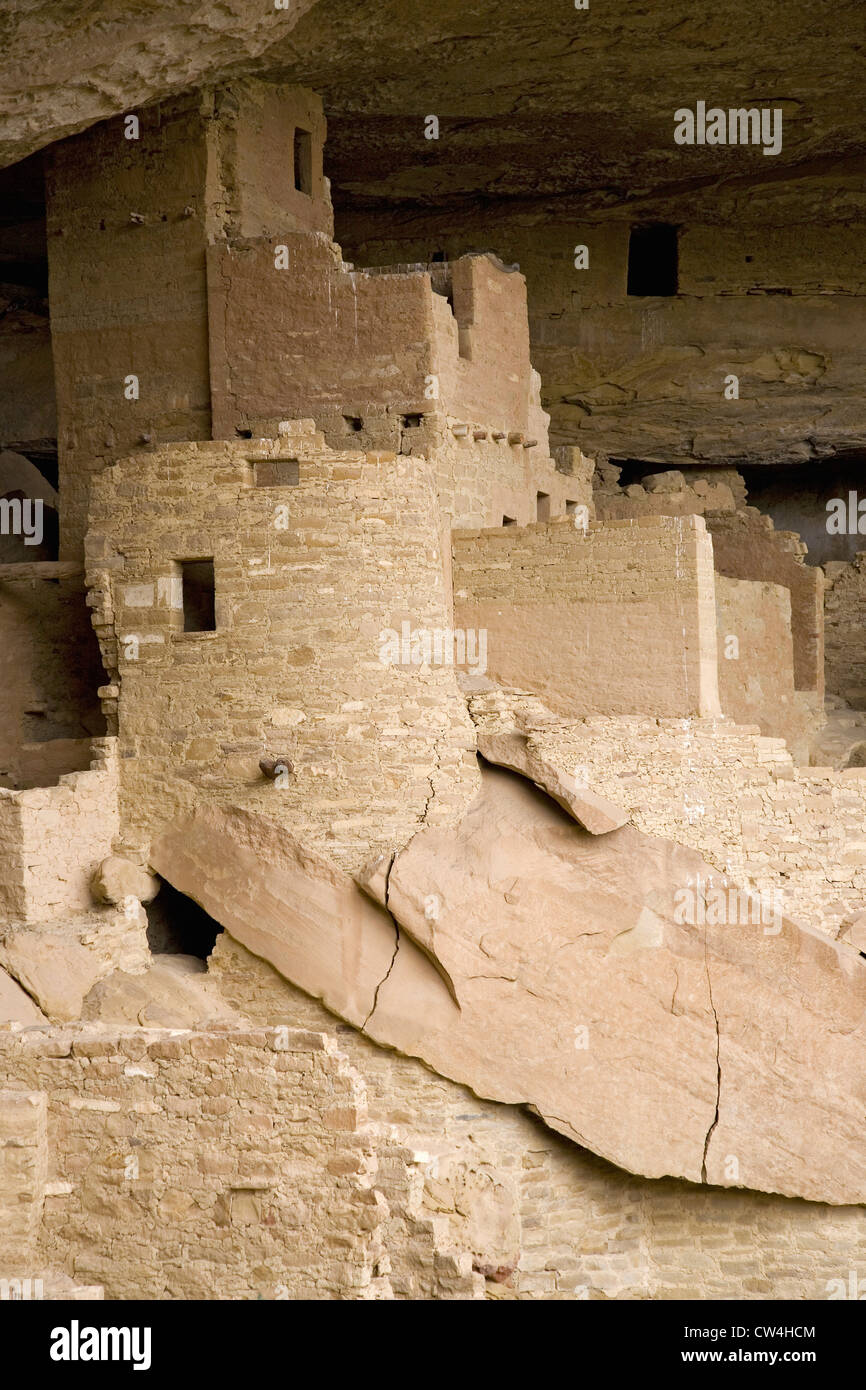 Cliff Palace cliff dwelling Indian ruin, the largest in North America ...