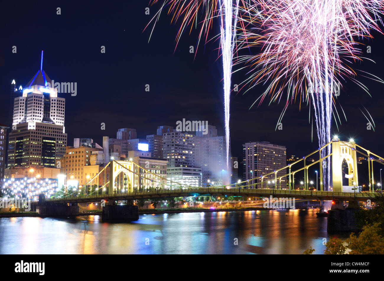 Fireworks on the Allegheny river in downtown Pittsburgh, Pennsylvania, USA. Stock Photo